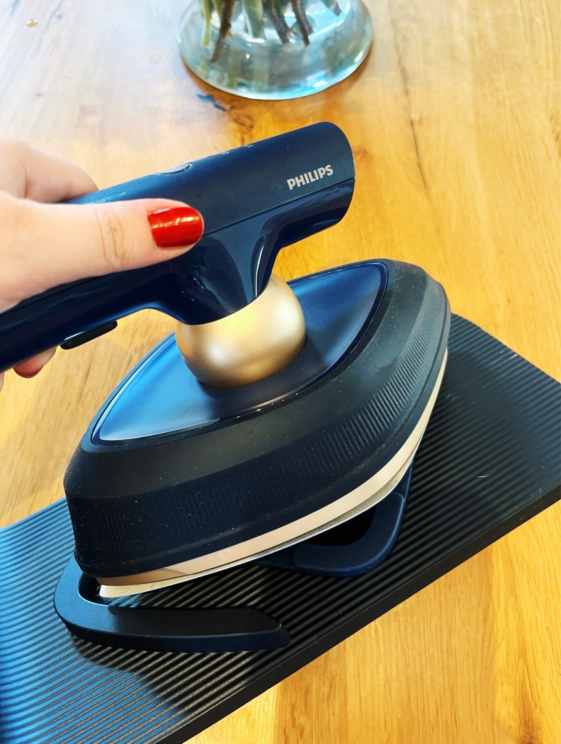 Philips One Turn 2-in-1 Bügeleisen und Steamer